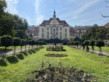 okolí bytu - Prodej bytu 4+kk v osobním vlastnictví 86 m², Praha 8 - Karlín