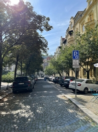 okolí bytu - Prodej bytu 4+kk v osobním vlastnictví 86 m², Praha 8 - Karlín