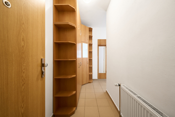 Vstupní chodba - Prodej bytu 2+kk v osobním vlastnictví 51 m², Hradec Králové