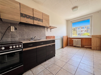 kuchyně bude vyklizena bez linky a dřevěného obložení - Prodej bytu 3+1 v osobním vlastnictví 79 m², Ústí nad Labem