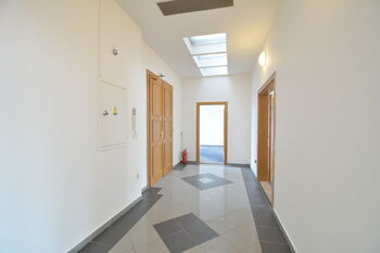 Pronájem kancelářských prostor 100 m², Hradec Králové