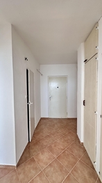 Předsíň - Prodej bytu 2+kk v osobním vlastnictví 40 m², Kladno