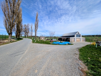 příjezd k domu ... - Pronájem bytu 2+kk v osobním vlastnictví 44 m², Oudoleň