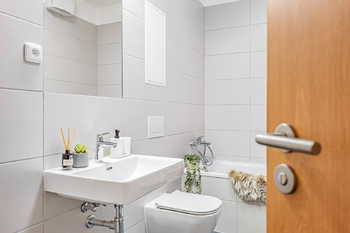 Prodej bytu 1+kk v osobním vlastnictví 34 m², Praha 10 - Dolní Měcholupy