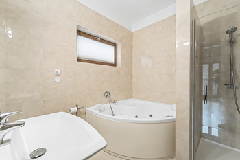 Prodej domu 220 m², Hrusice