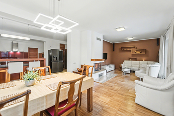 Prodej domu 220 m², Hrusice