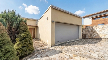 Prodej domu 220 m², Hrusice