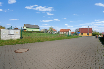 Prodej pozemku 1032 m², Tuklaty