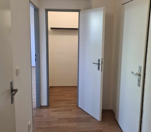 Místnosti jsou neprůchozí - Pronájem bytu 2+kk v osobním vlastnictví 32 m², Sedlčany