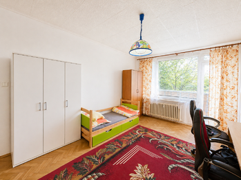 pokoj 2 - Prodej bytu 3+1 v osobním vlastnictví 78 m², Bílina