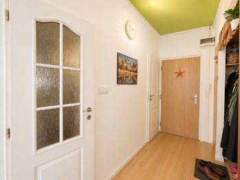 chodba - Prodej bytu 3+1 v osobním vlastnictví 78 m², Bílina