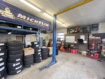 Pneuservis - Prodej obchodních prostor, Poděbrady