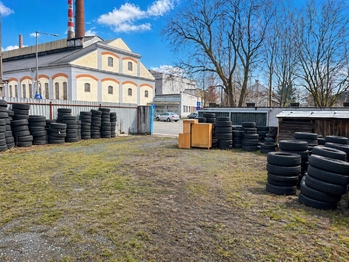 Parkovací a úložná plocha - Prodej obchodních prostor, Poděbrady