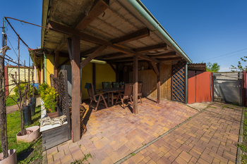 Prodej domu 200 m², Měnín