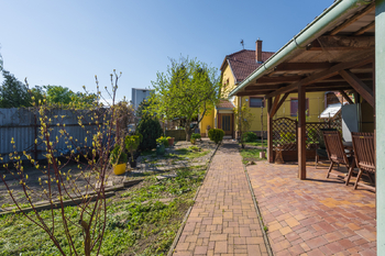 Prodej domu 200 m², Měnín