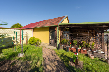 Prodej domu 200 m², Měnín