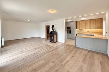 obývací pokoj - Prodej domu 190 m², Všestary