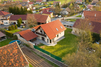 Prodej domu 190 m², Všestary