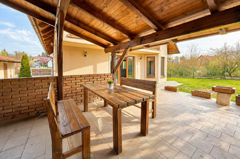 sezení - Prodej domu 190 m², Všestary