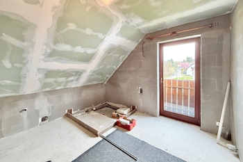 koupelna v podkroví k dodělání - Prodej domu 190 m², Všestary
