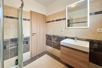 koupelna - Prodej domu 190 m², Všestary