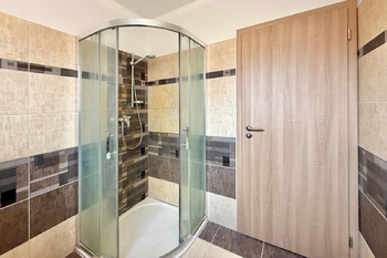 koupelna - Prodej domu 190 m², Všestary