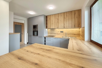 kuchyně - Prodej domu 190 m², Všestary