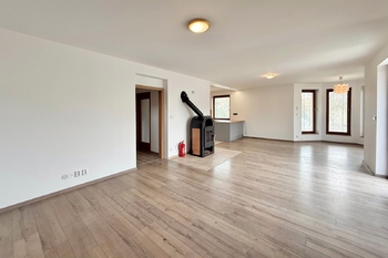 obývací pokoj - Prodej domu 190 m², Všestary