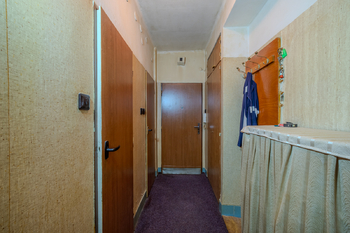 předsíň skutečný stav - Prodej bytu 2+1 v družstevním vlastnictví 52 m², Semily
