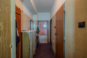 předsíň skutečný stav - Prodej bytu 2+1 v družstevním vlastnictví 52 m², Semily