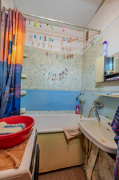 koupelna skutečný stav - Prodej bytu 2+1 v družstevním vlastnictví 52 m², Semily
