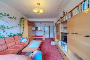 obývací pokoj skutečný stav - Prodej bytu 2+1 v družstevním vlastnictví 52 m², Semily