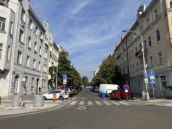 okolí bytu - Prodej bytu 2+kk v osobním vlastnictví 52 m², Praha 8 - Karlín