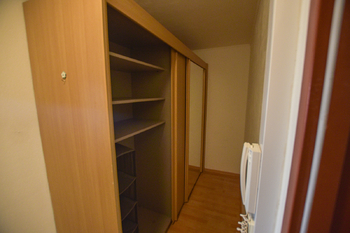 Vestavěná skříň  - Pronájem bytu 1+kk v osobním vlastnictví 36 m², Praha 9 - Letňany