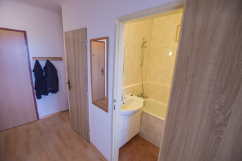 Koupelna - Pronájem bytu 1+kk v osobním vlastnictví 36 m², Praha 9 - Letňany