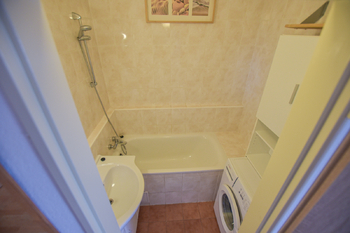 Koupelna  - Pronájem bytu 1+kk v osobním vlastnictví 36 m², Praha 9 - Letňany