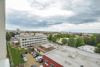Pohled z okna  - Pronájem bytu 1+kk v osobním vlastnictví 36 m², Praha 9 - Letňany