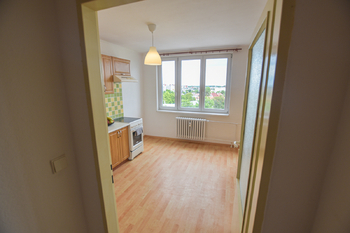 Pohled z chodby - Pronájem bytu 1+kk v osobním vlastnictví 36 m², Praha 9 - Letňany