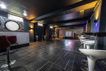 Pronájem obchodních prostor 140 m², Břidličná