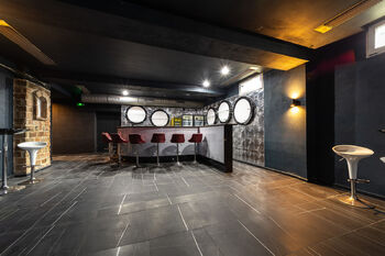 Pronájem obchodních prostor 140 m², Břidličná