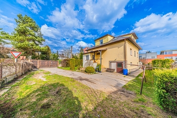 Prodej pozemku 695 m², Říčany