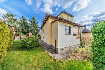 Prodej pozemku 695 m², Říčany