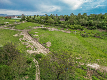 Prodej pozemku 1000 m², Bitozeves