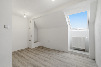 Prodej domu 207 m², Lnáře
