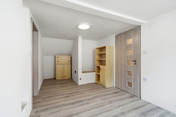 Prodej domu 207 m², Lnáře