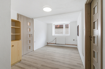 Prodej domu 207 m², Lnáře