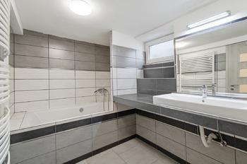 Prodej domu 207 m², Lnáře
