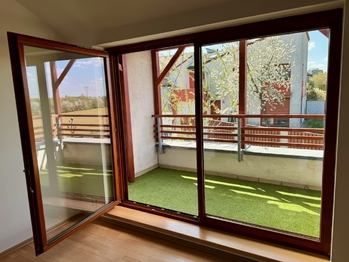 Slunný byt s výhledy - Prodej bytu 2+kk v osobním vlastnictví 38 m², Říčany