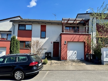 Nový dům o 3 bytech - Prodej bytu 2+kk v osobním vlastnictví 38 m², Říčany 