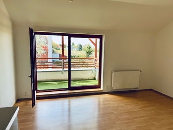 Obývací pokoj - Prodej bytu 2+kk v osobním vlastnictví 38 m², Říčany